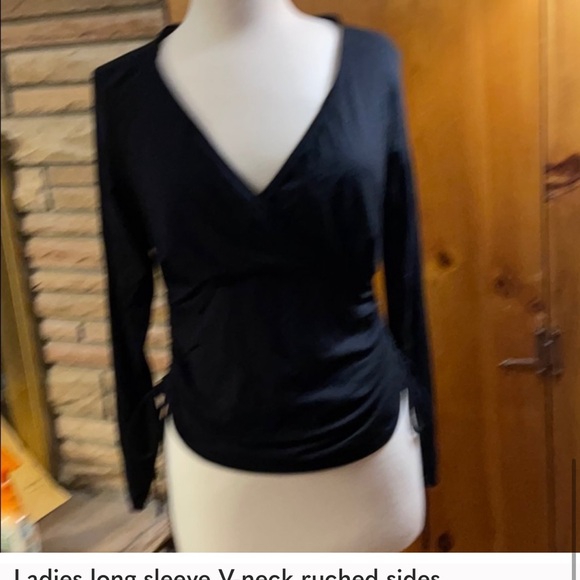 Elegant Black V-Neck Crop Top - Picture 1 of 7
